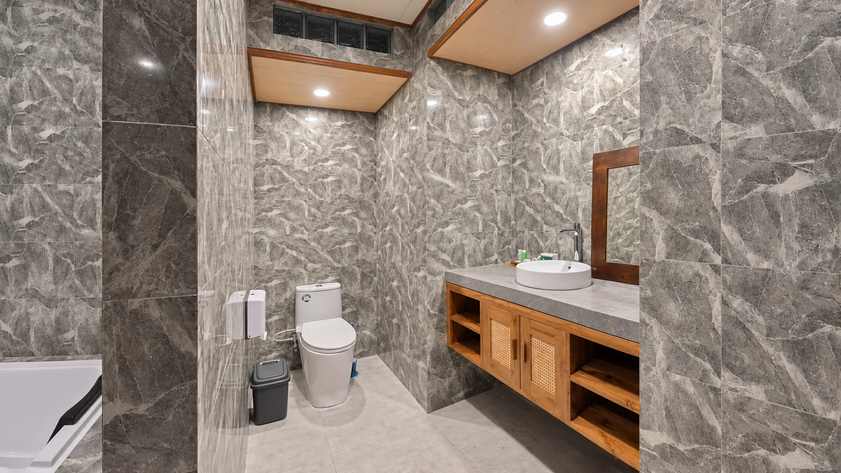 Kusnadi Pool Suite view 3